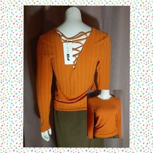 🎄 NEW WITH TAGS TSHIRT Laced back - electric 🍊